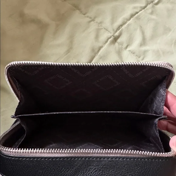 Nine West Grey and Black Crossbody Bag Roomy to
store wallet and some essentials - Picture 7 of 10